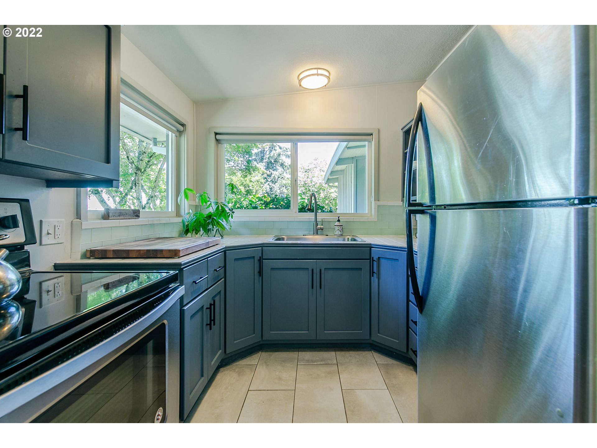 590 West 25th Place Eugene, OR 97405 - Photo 12 of 30