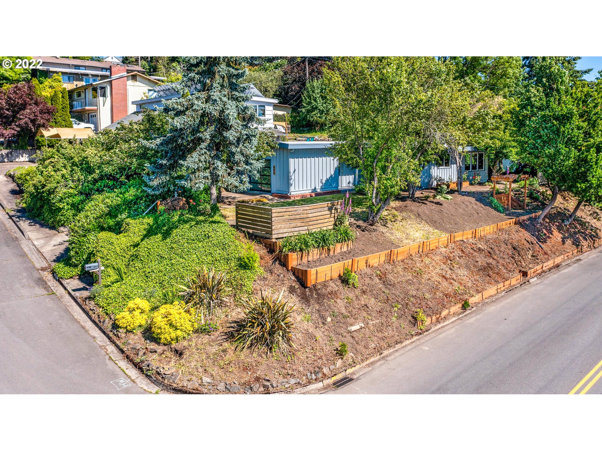 590 West 25th Place Eugene, OR 97405 - Photo 2 of 30