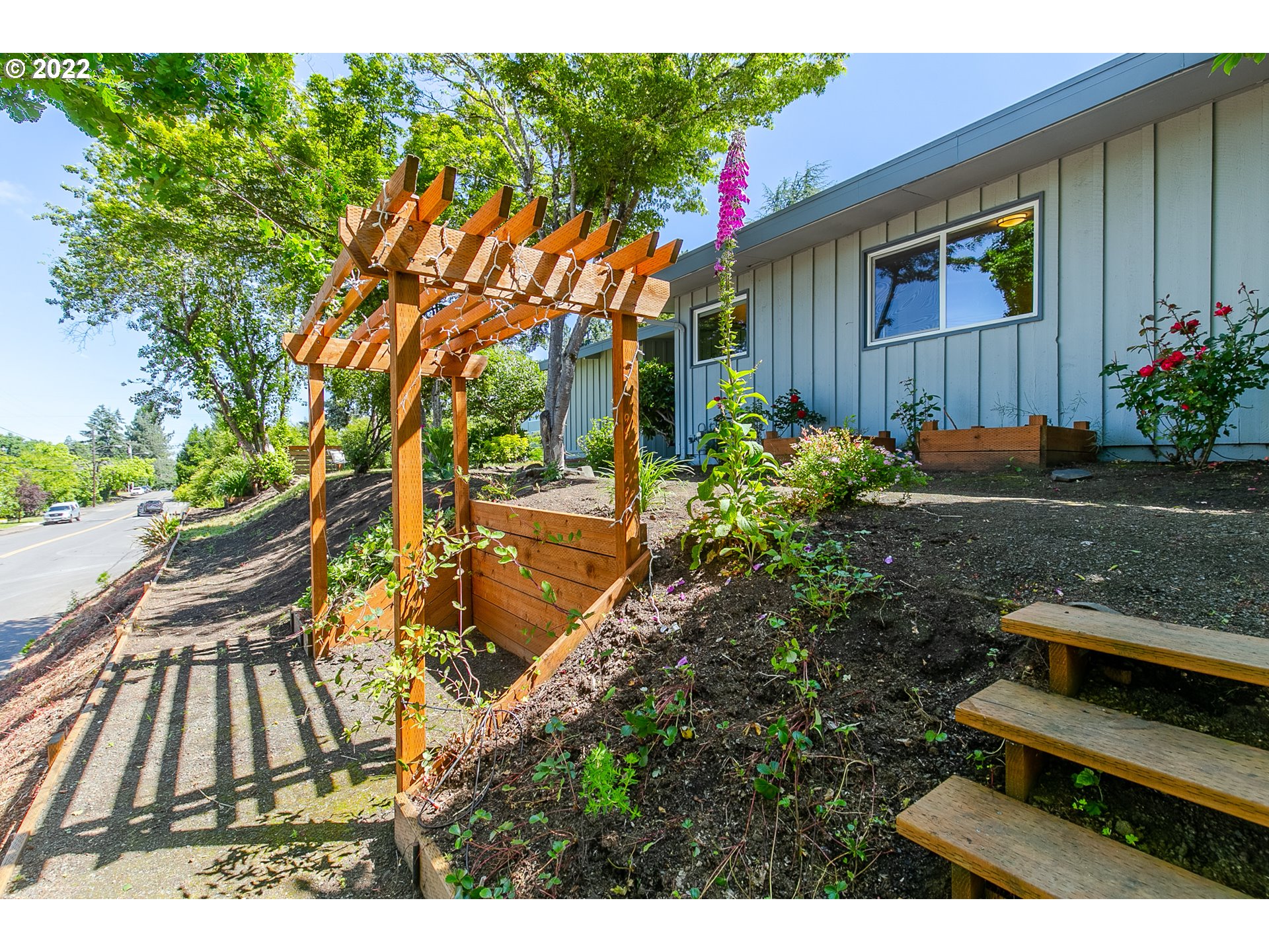 590 West 25th Place Eugene, OR 97405 - Photo 28 of 30