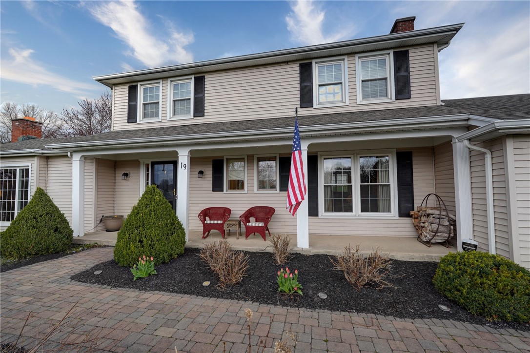 19 Split Rock Road Pittsford, NY 14534 - Photo 3 of 46