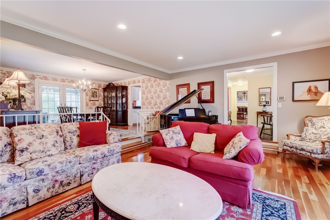 19 Split Rock Road Pittsford, NY 14534 - Photo 8 of 46