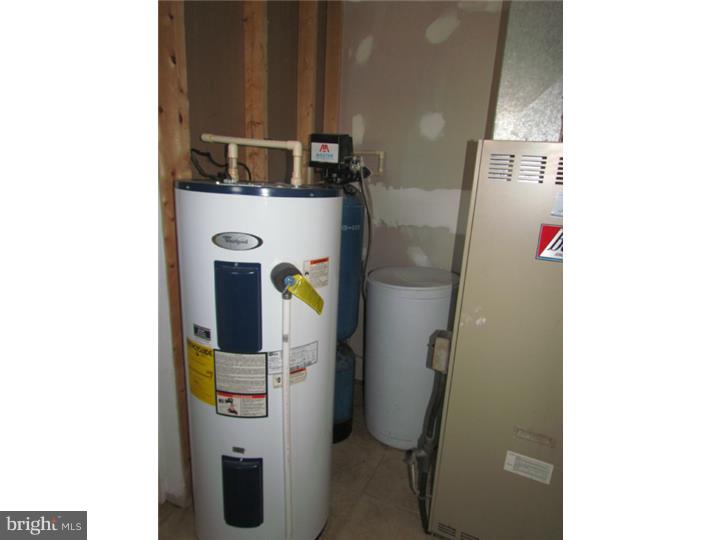 381 Elk Road Monroeville, NJ 08343 - Photo 3 of 17 Laundry Room
