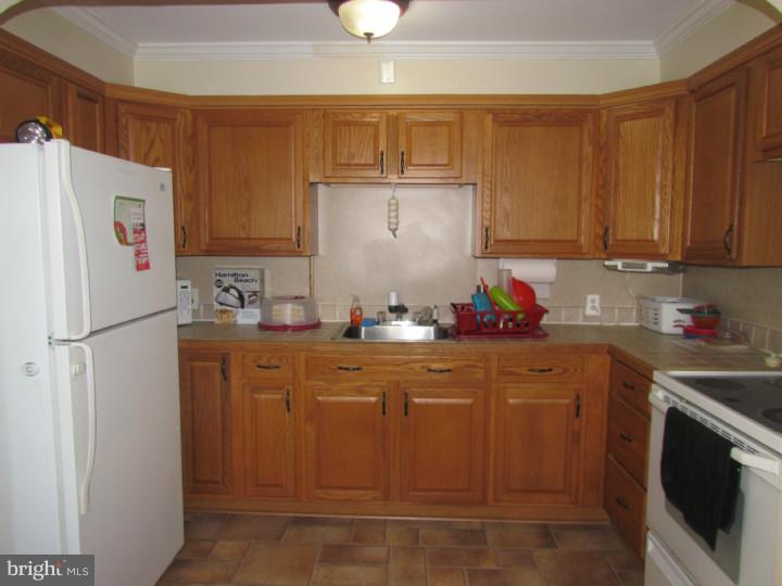 381 Elk Road Monroeville, NJ 08343 - Photo 4 of 17 Kitchen