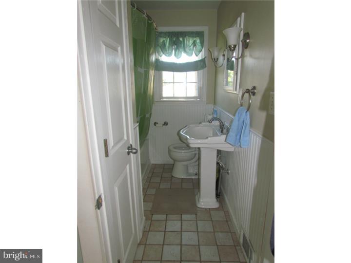 381 Elk Road Monroeville, NJ 08343 - Photo 7 of 17 Bathroom