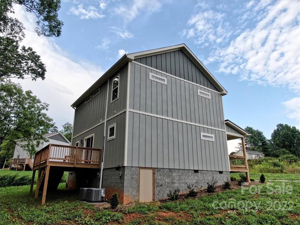 225 Ridge View Drive, Unit 16 Clyde, NC 28721 - Photo 5 of 29 a backyard of a house with lots of green space