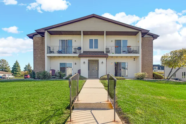 $197,500 | 2345 Barbara Jean Drive, Schererville, IN 46375