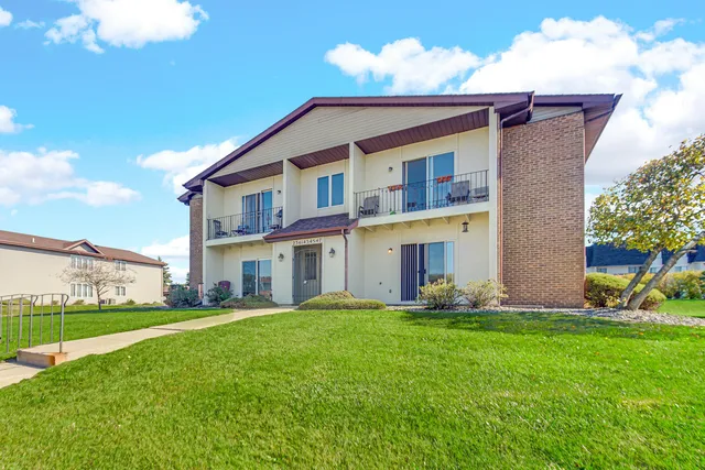 $194,500 | 2345 Barbara Jean Drive, Schererville, IN 46375