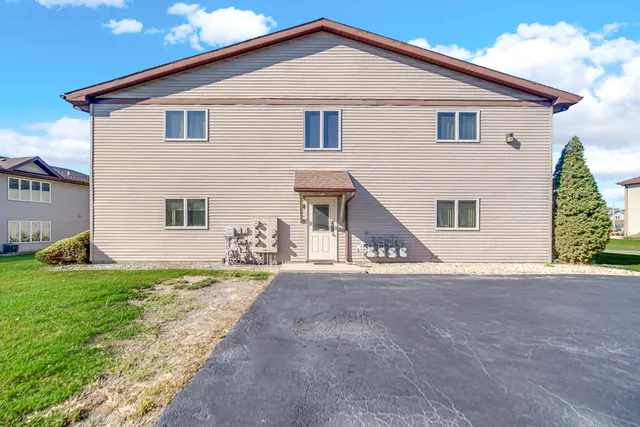 $197,500 | 2345 Barbara Jean Drive, Schererville, IN 46375