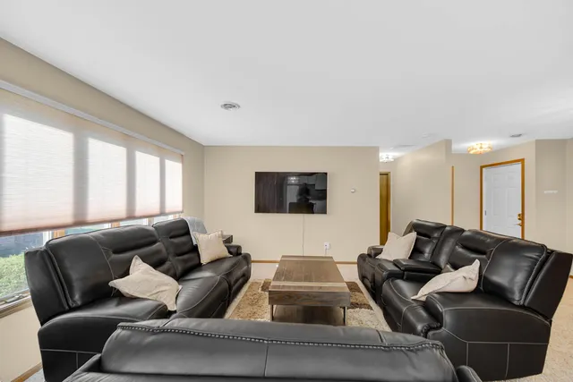 $197,500 | 2345 Barbara Jean Drive, Schererville, IN 46375