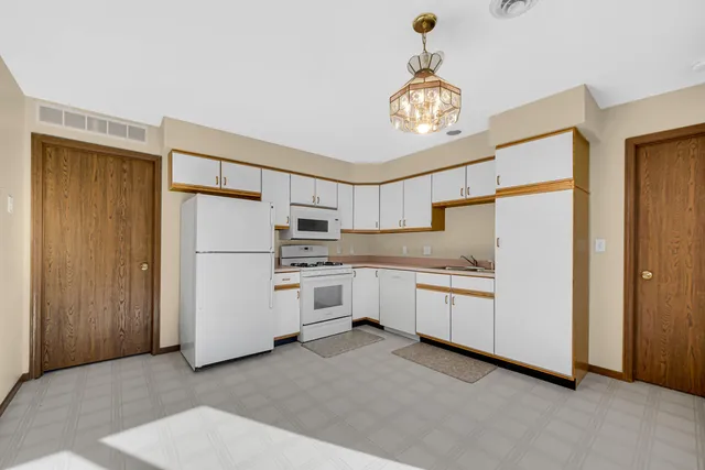 $197,500 | 2345 Barbara Jean Drive, Schererville, IN 46375