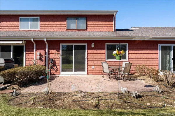 $599,999 | 506 Drew Drive, St. James, NY 11780