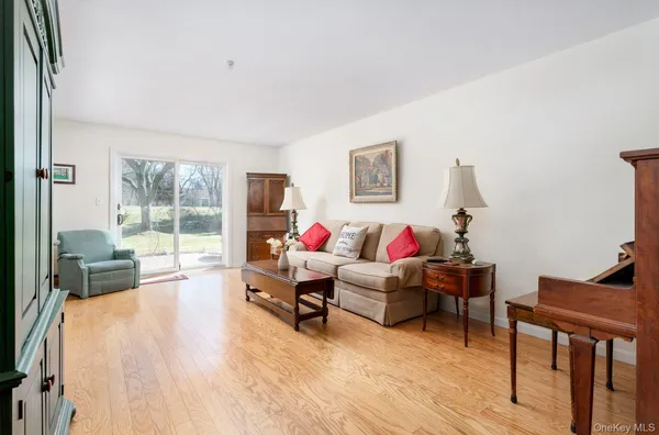 $599,999 | 506 Drew Drive, St. James, NY 11780