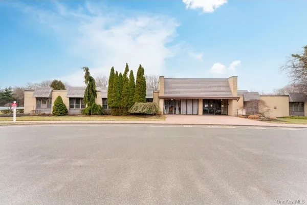 $599,999 | 506 Drew Drive, St. James, NY 11780