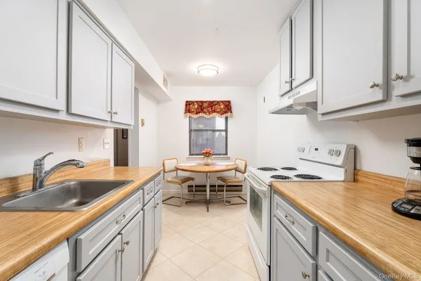 $599,999 | 506 Drew Drive, St. James, NY 11780