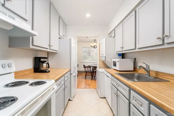 $599,999 | 506 Drew Drive, St. James, NY 11780