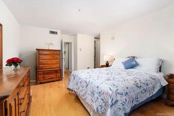 $599,999 | 506 Drew Drive, St. James, NY 11780