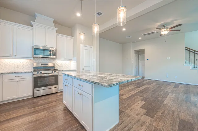 $2,725 | 16111 Northern Cardinal Lane, Cypress, TX 77433