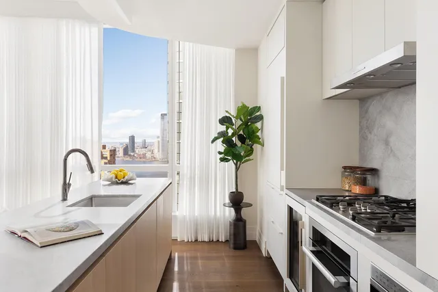 $3,350,000 | 77 Greenwich Street, Unit 27A | Financial District