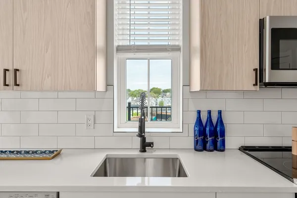 $569,000 | 10 Somerset Avenue, Unit 207, Winthrop, MA 02152