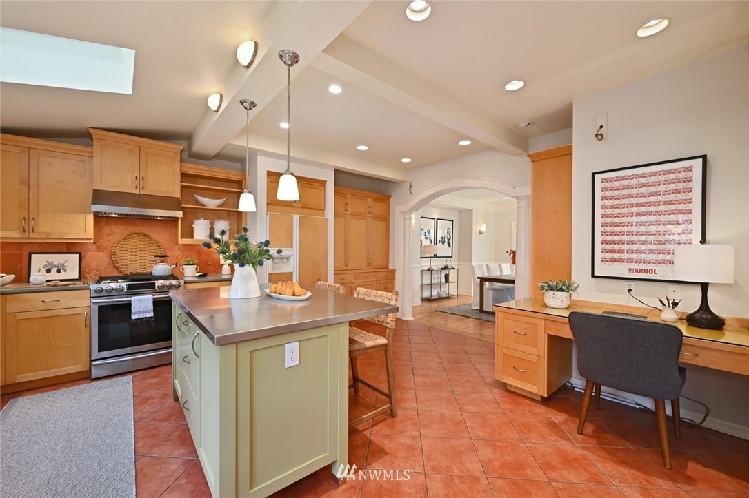 2011 5th Avenue North Seattle, WA 98109 - Photo 14 of 40