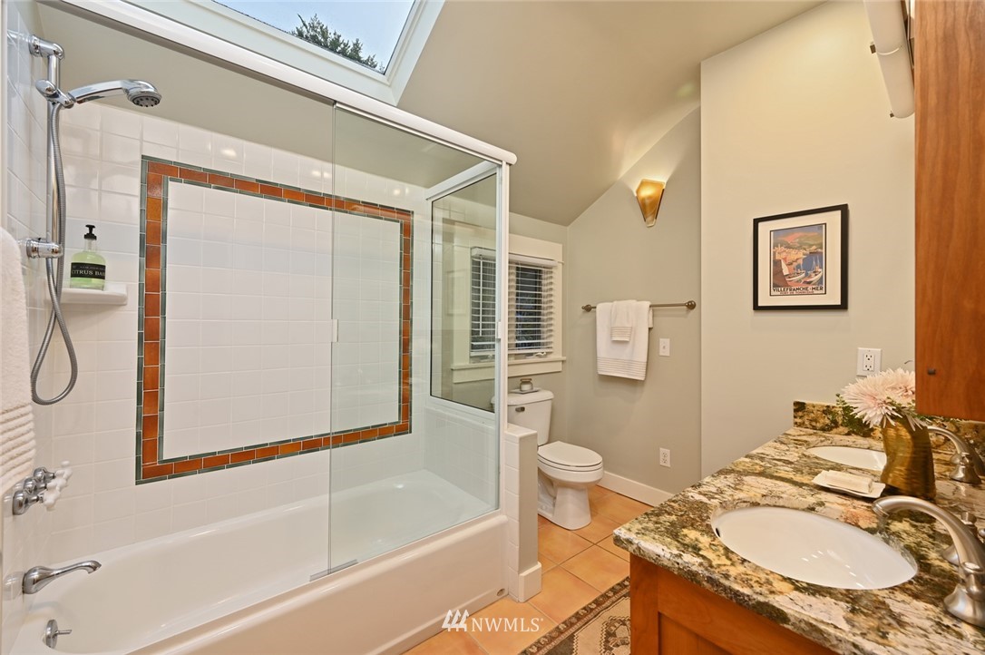 2011 5th Avenue North Seattle, WA 98109 - Photo 27 of 40