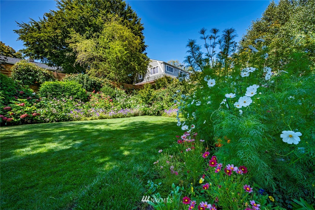 2011 5th Avenue North Seattle, WA 98109 - Photo 34 of 40