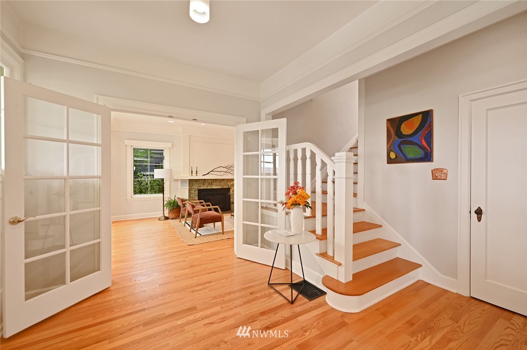 2011 5th Avenue North Seattle, WA 98109 - Photo 5 of 40