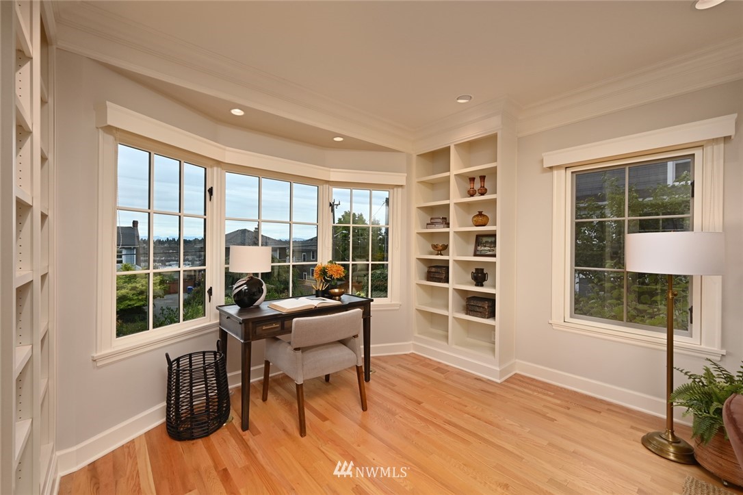 2011 5th Avenue North Seattle, WA 98109 - Photo 9 of 40