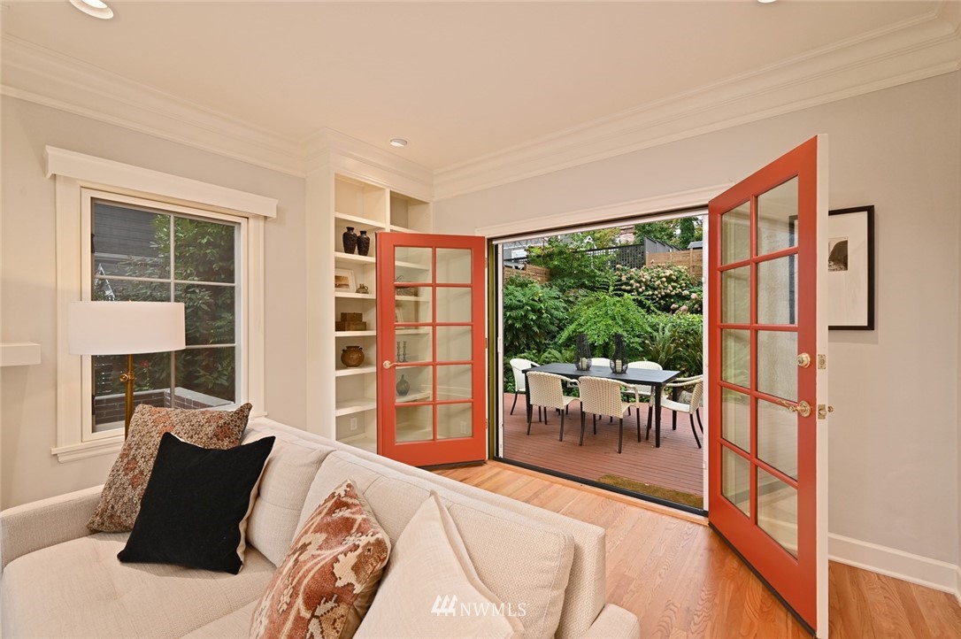 2011 5th Avenue North Seattle, WA 98109 - Photo 10 of 40