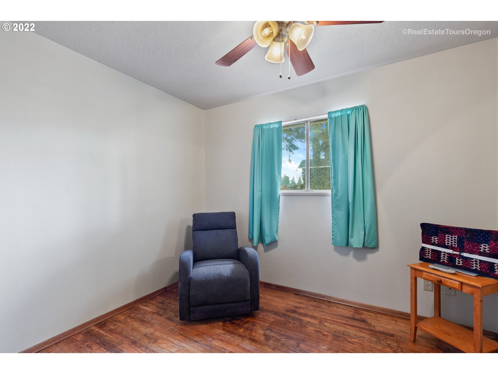 48780 Southeast Baty Road Sandy, OR 97055 - Photo 14 of 32 a room with furniture and a window