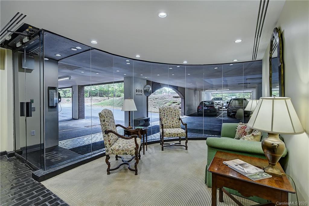 938 Cherokee Road Charlotte, NC 28207 - Photo 4 of 31 Gallery Image 4
