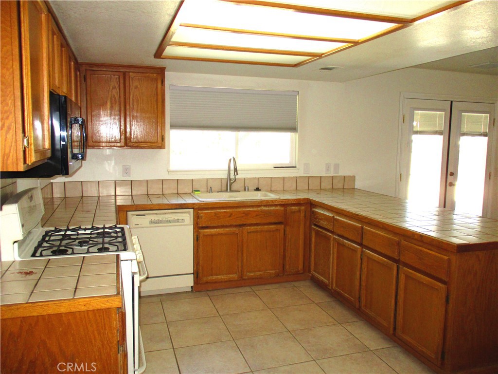15412 Myalon Road Apple Valley, CA 92307 - Photo 16 of 56