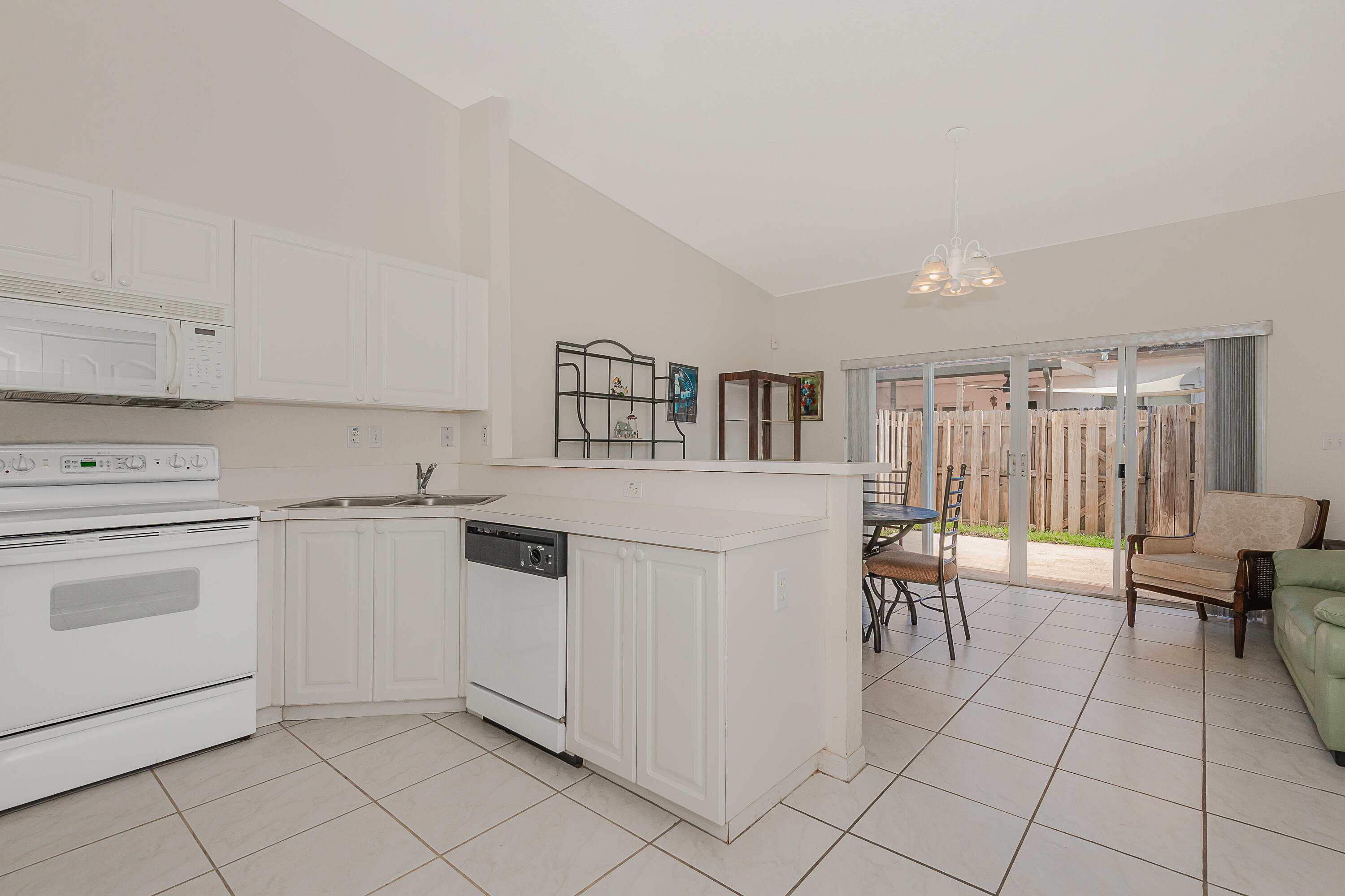 13709 Southwest 170th Terrace Miami, FL 33177 - Photo 19 of 29 0-7