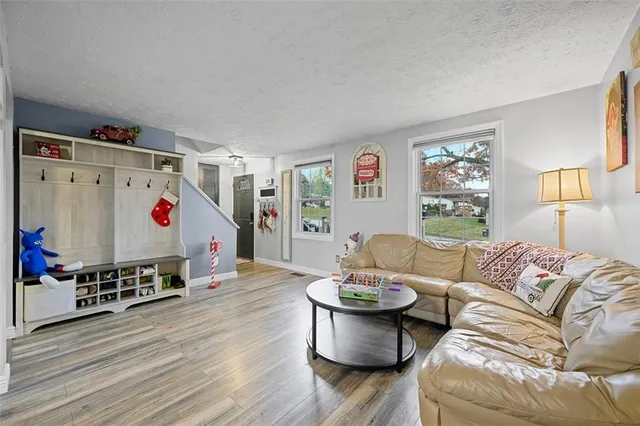 $298,500 | 213 Meadowood Drive, Cheswick, PA 15024