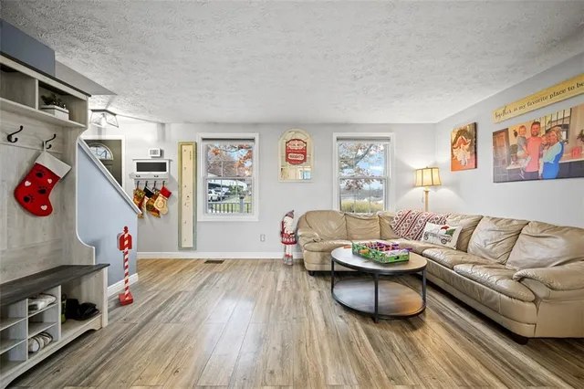 $298,500 | 213 Meadowood Drive, Cheswick, PA 15024