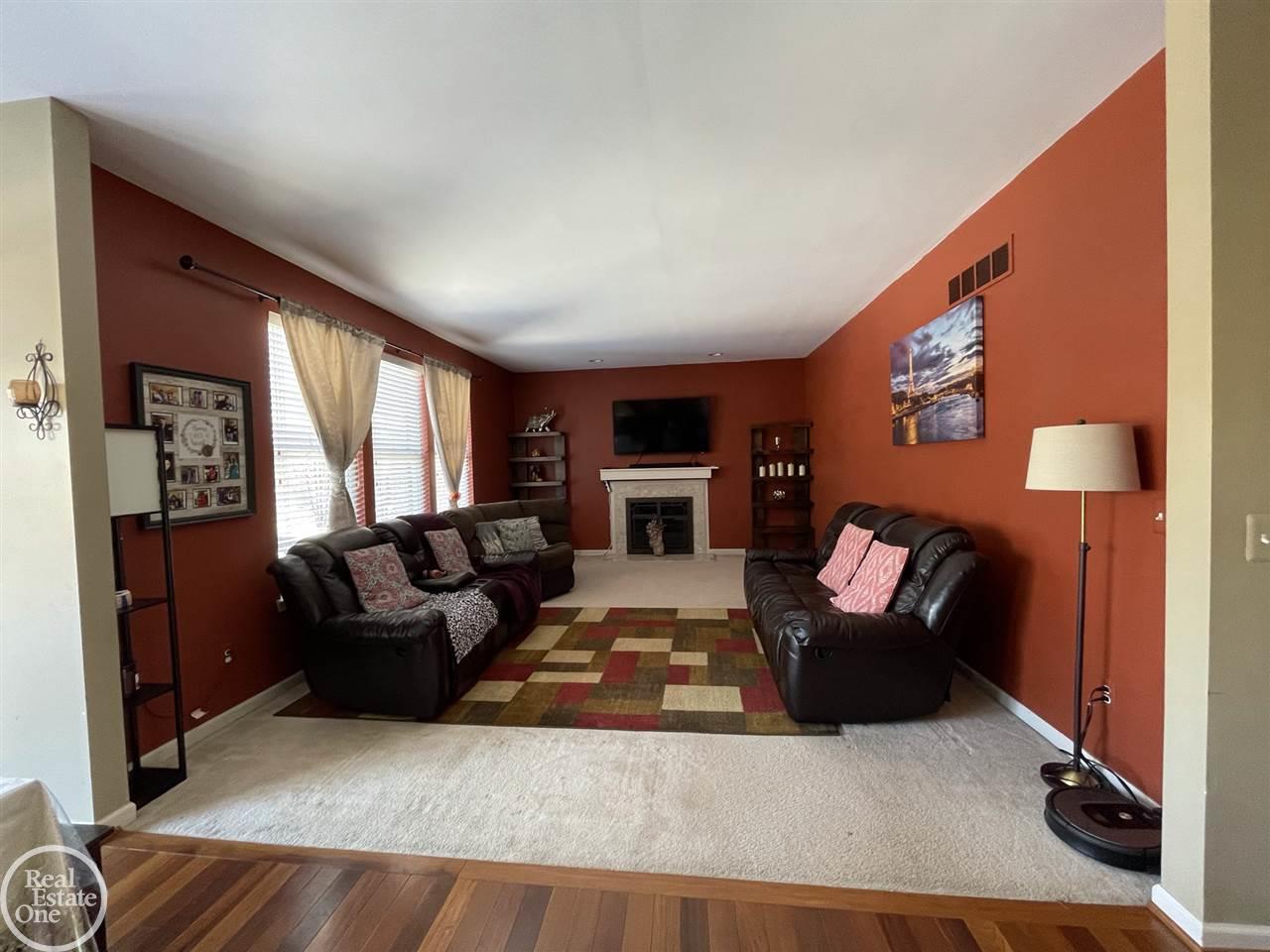 623 Wade Court Rochester, MI 48307 - Photo 12 of 38 50034985-11.JPG
