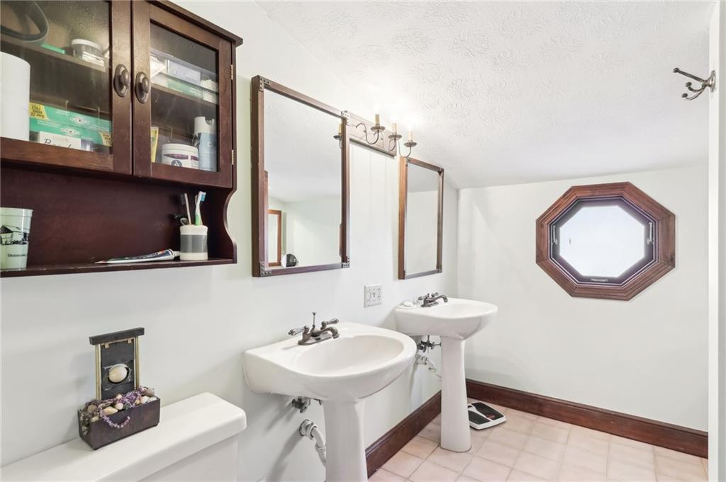 989 Cleland Mill Road New Castle, PA 16102 - Photo 17 of 30 MASTER BATH