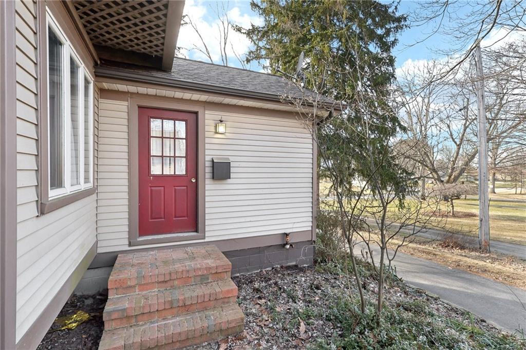 989 Cleland Mill Road New Castle, PA 16102 - Photo 5 of 30 ENTRANCE TO OFFICE
