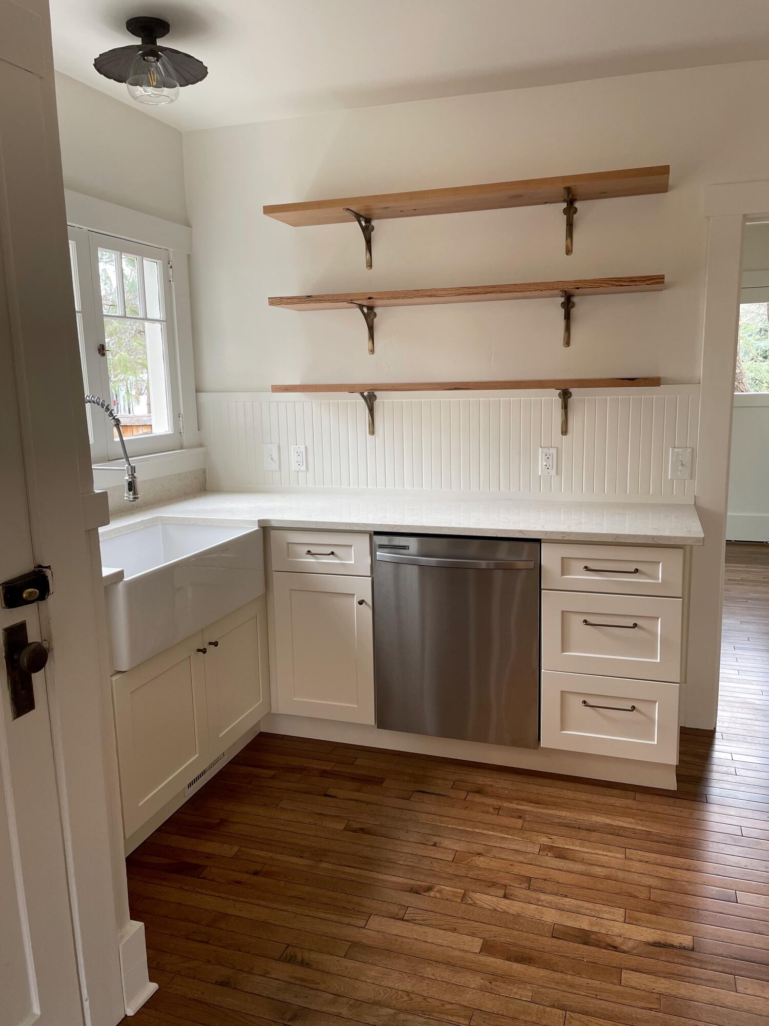 455 Applegate Street Jacksonville, OR 97530 - Photo 5 of 20 IMG_3549