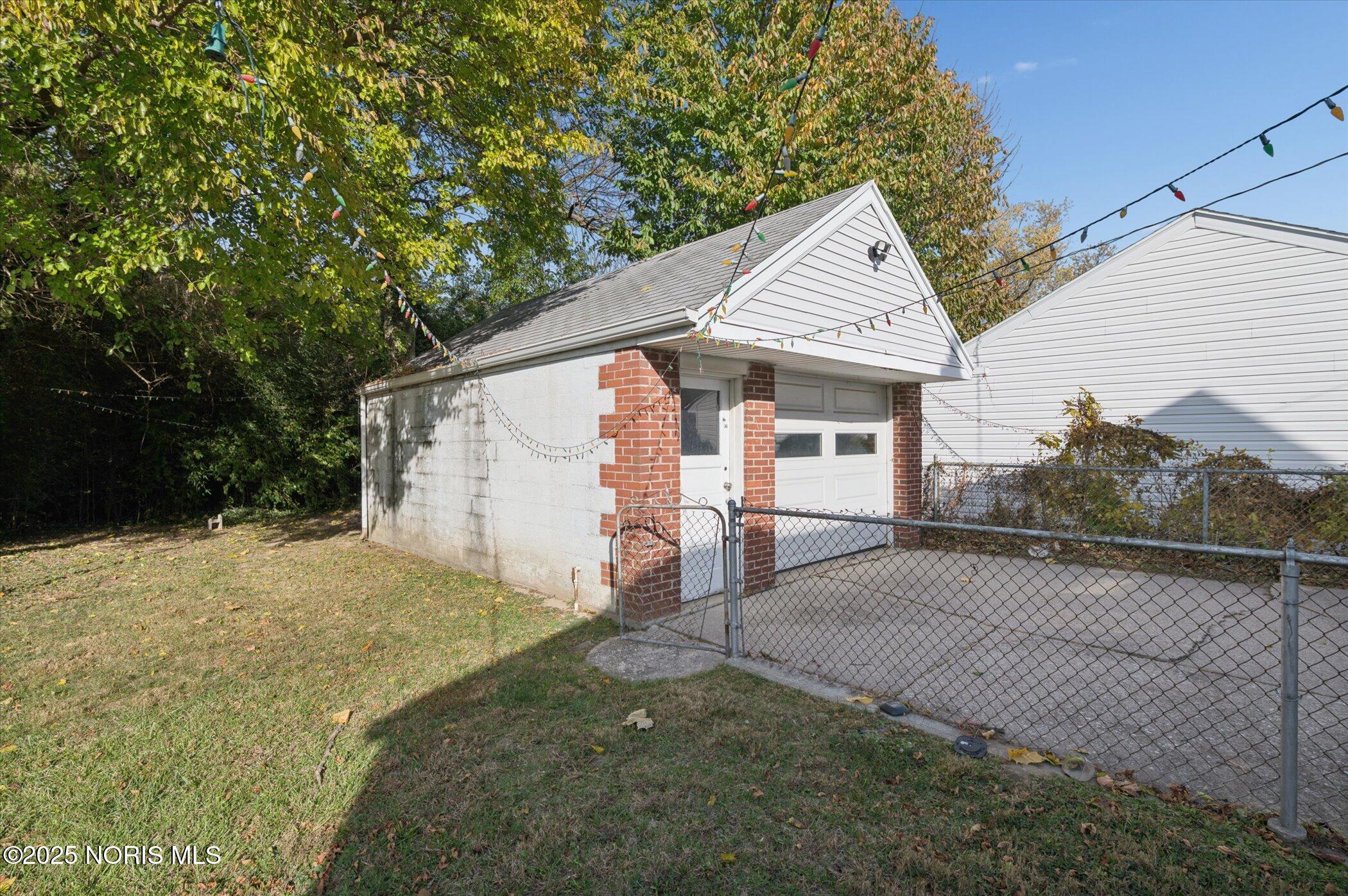 2666 Montebello Road Toledo, OH 43607 - Photo 33 of 36 38-2666-Montebello-Rd-Windowstill