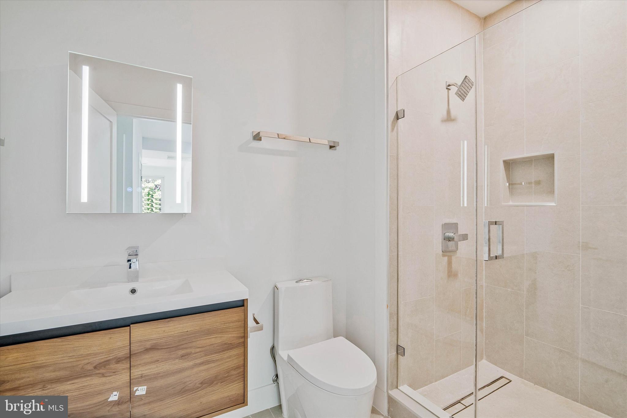 228 West Glebe Road, Unit 301 Alexandria, VA 22305 - Photo 13 of 13 Bath #3