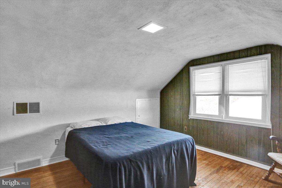 509 Harding Avenue Reading, PA 19607 - Photo 15 of 26 Upstairs 3rd BR