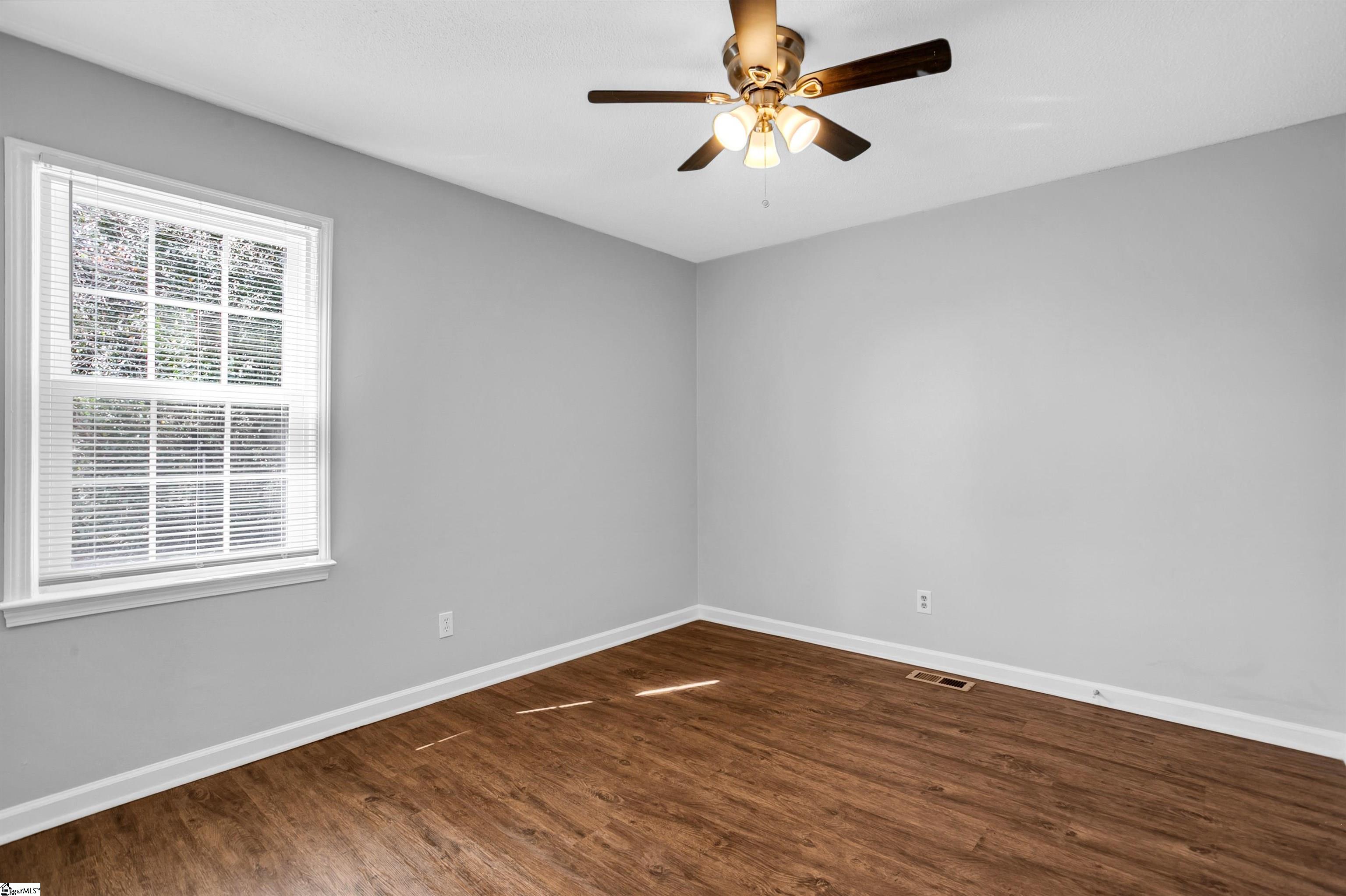 407 Old Paris Mountain Road Greenville, SC 29609 - Photo 18 of 27