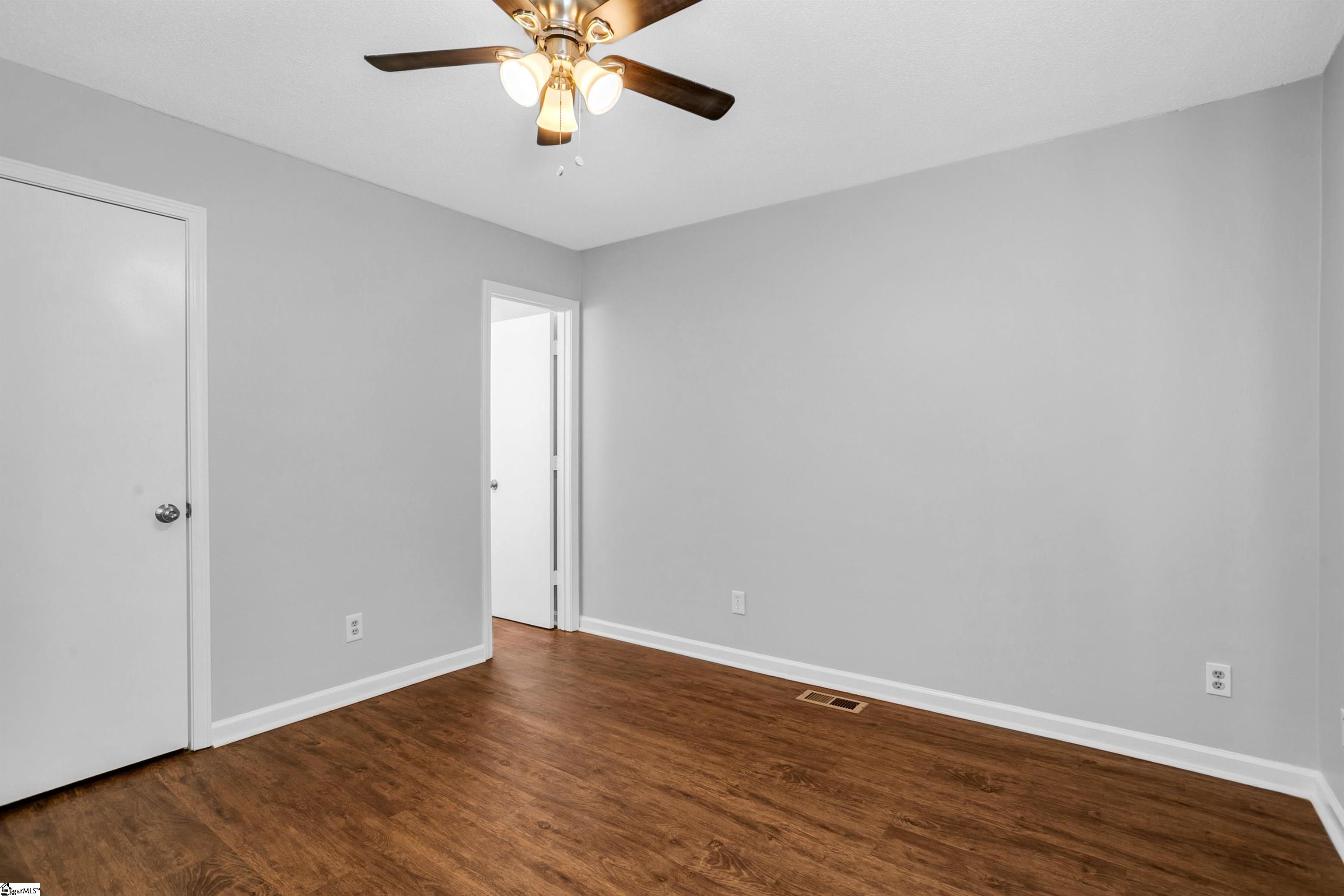 407 Old Paris Mountain Road Greenville, SC 29609 - Photo 23 of 27
