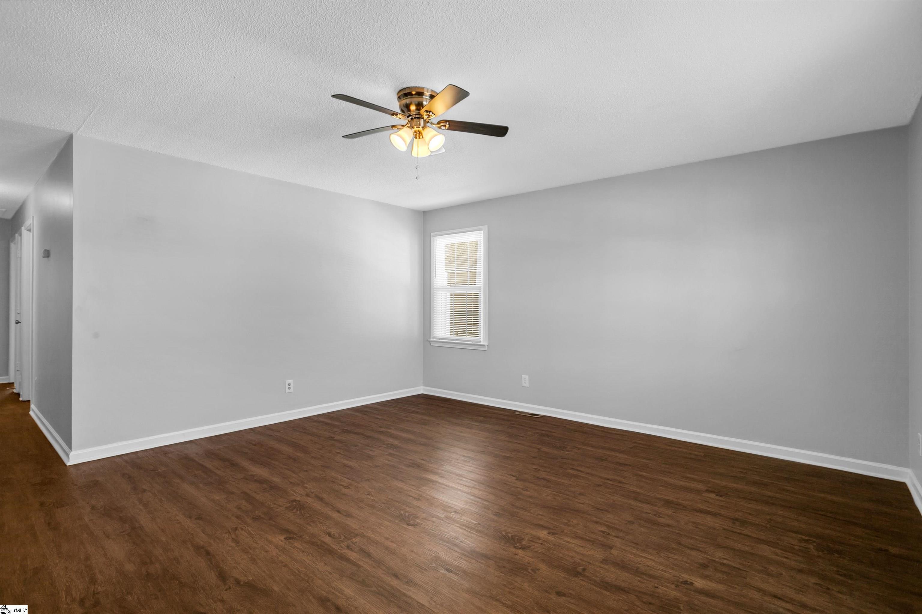 407 Old Paris Mountain Road Greenville, SC 29609 - Photo 6 of 27
