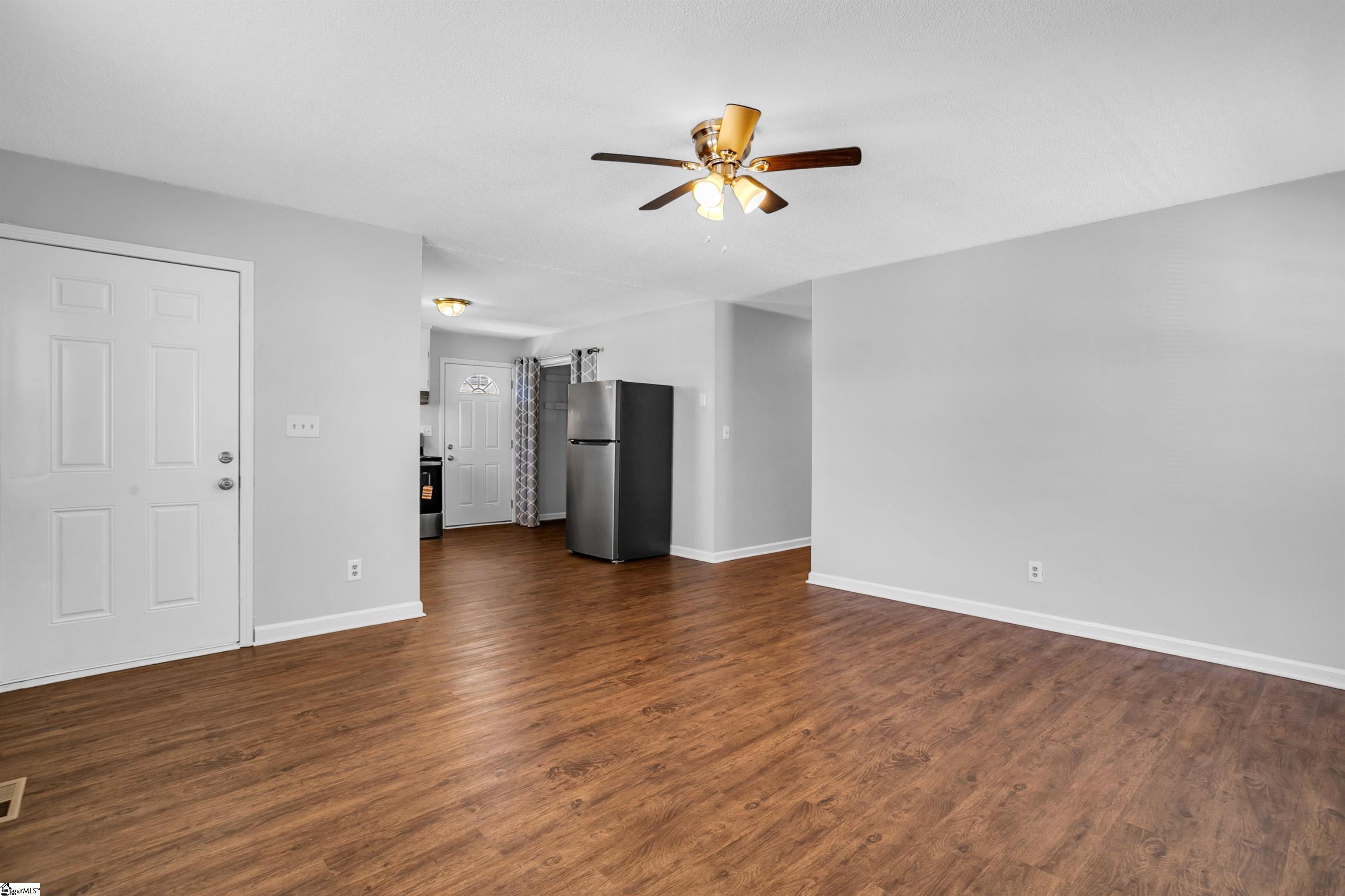 407 Old Paris Mountain Road Greenville, SC 29609 - Photo 7 of 27