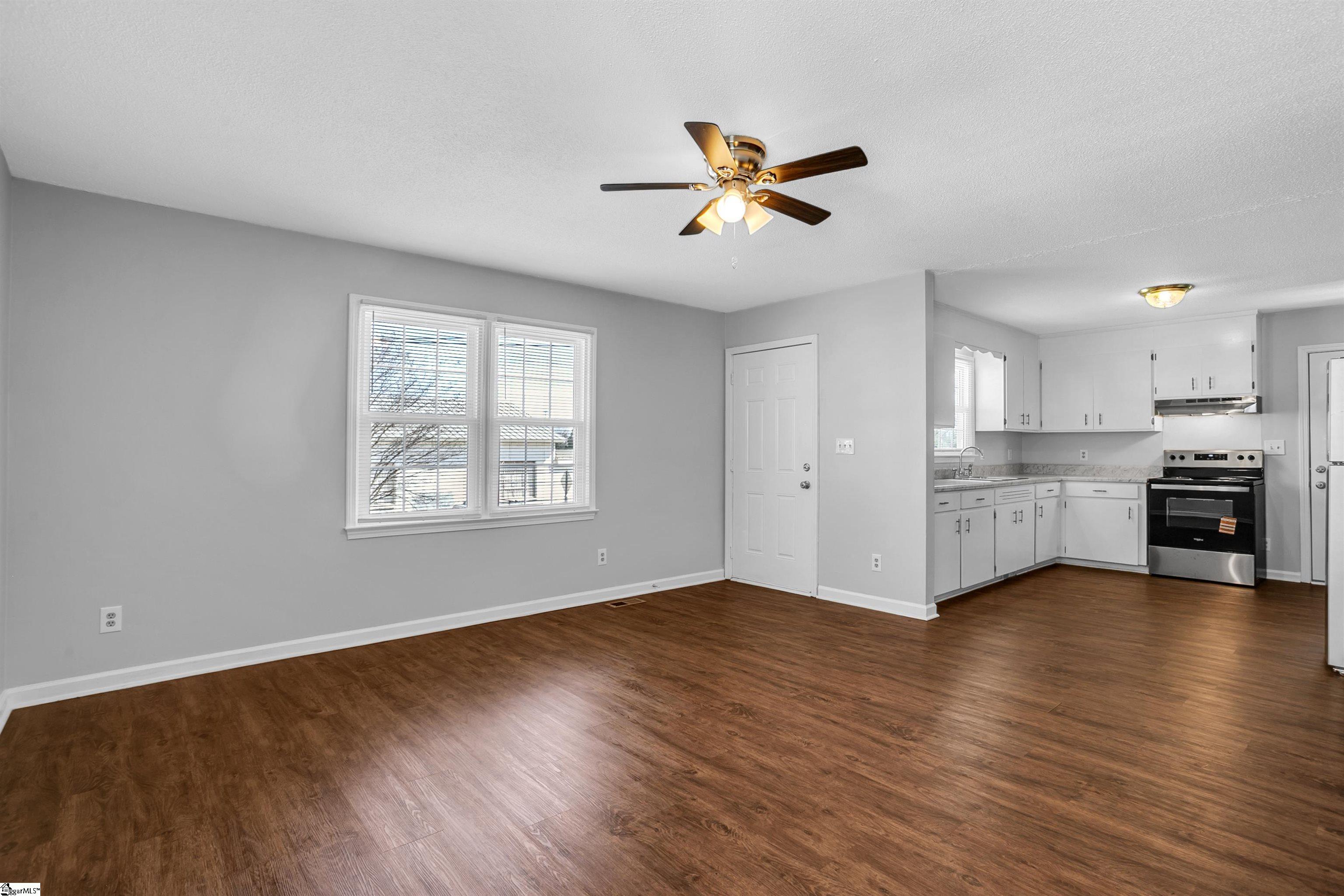 407 Old Paris Mountain Road Greenville, SC 29609 - Photo 8 of 27