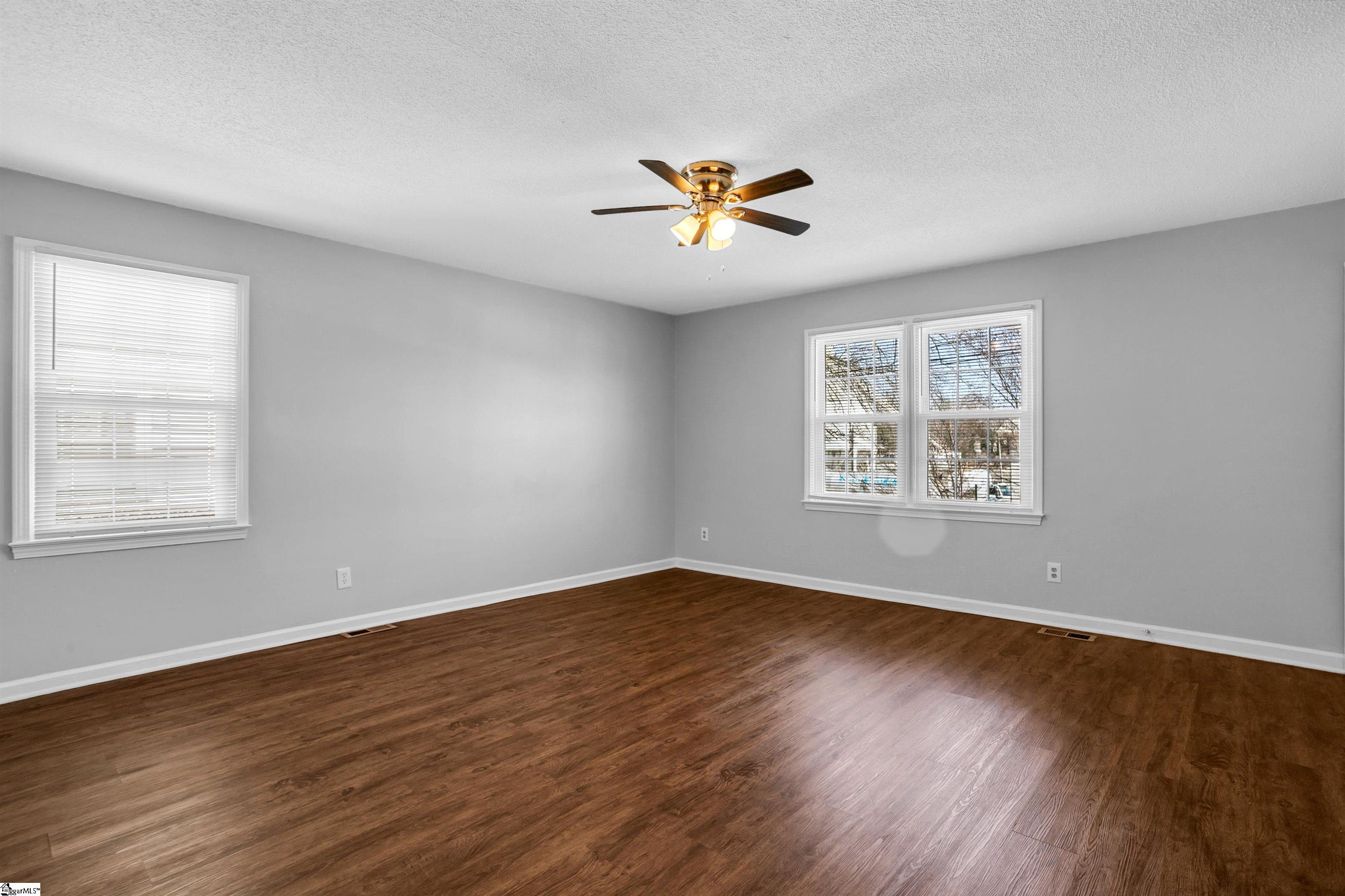 407 Old Paris Mountain Road Greenville, SC 29609 - Photo 9 of 27