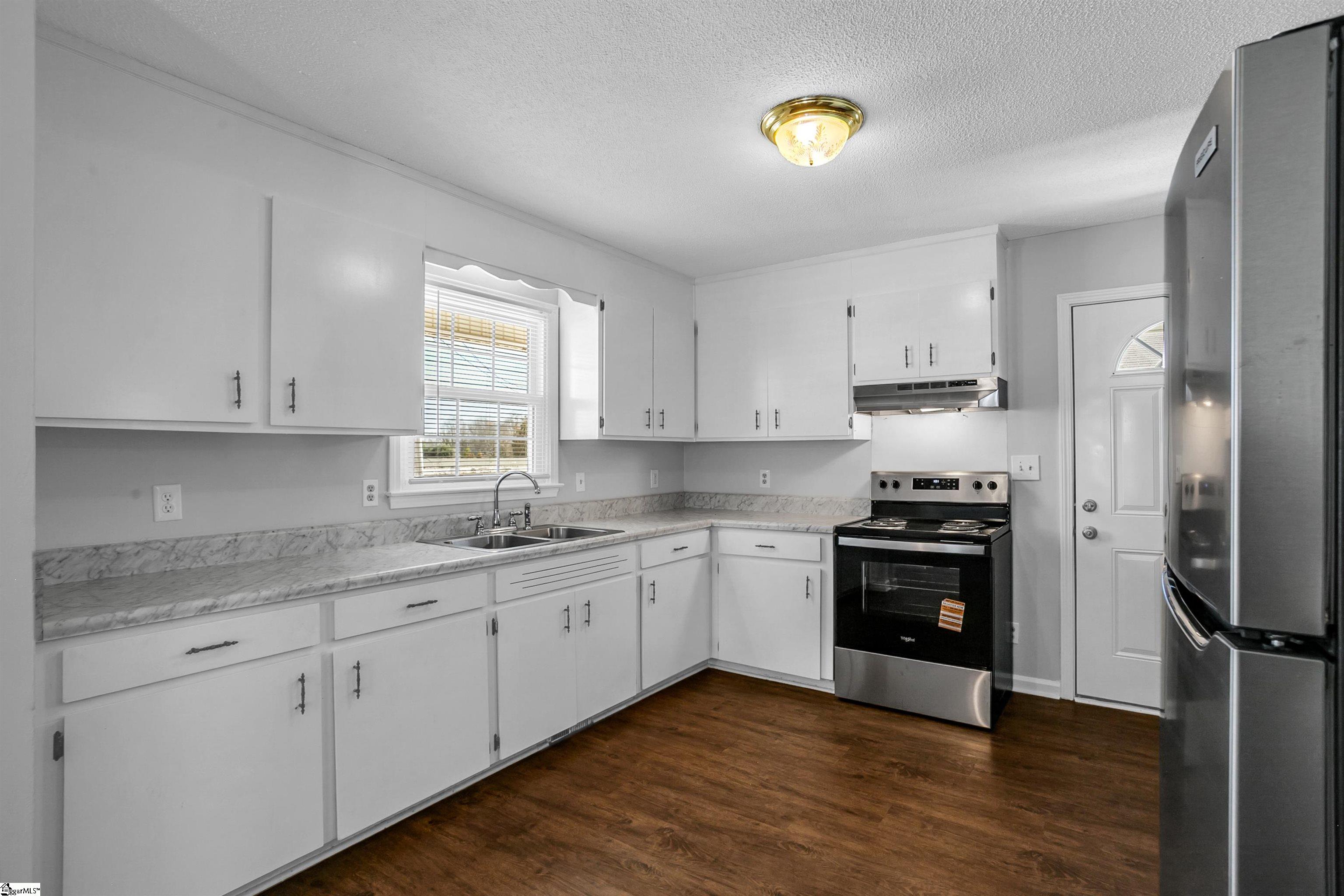 407 Old Paris Mountain Road Greenville, SC 29609 - Photo 10 of 27