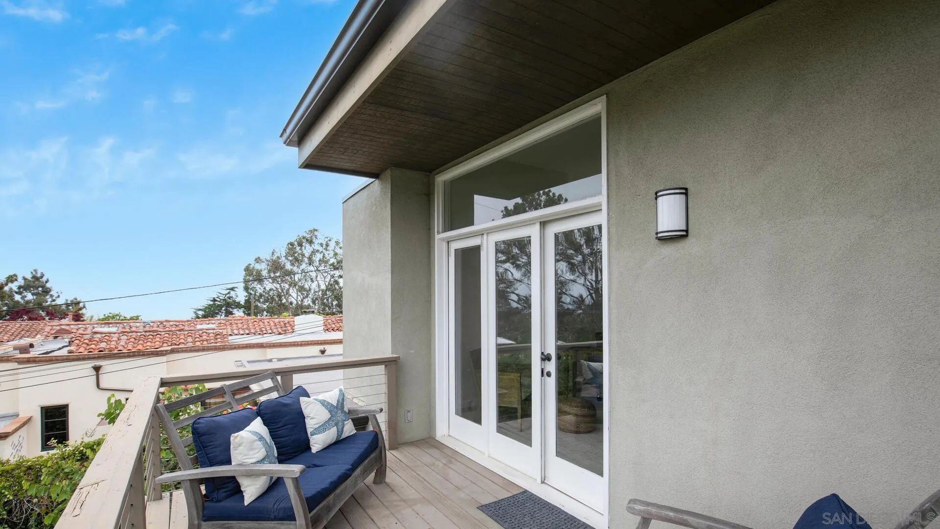 549 Rimini Road Del Mar, CA 92014 - Photo 14 of 32 a balcony with furniture and a potted plant